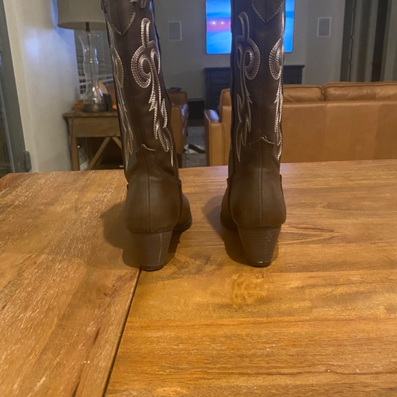 Canyon Trails Women's Classic Pointed Toe Embroidered Western Rodeo Cowboy Boots - Picture 4 of 8